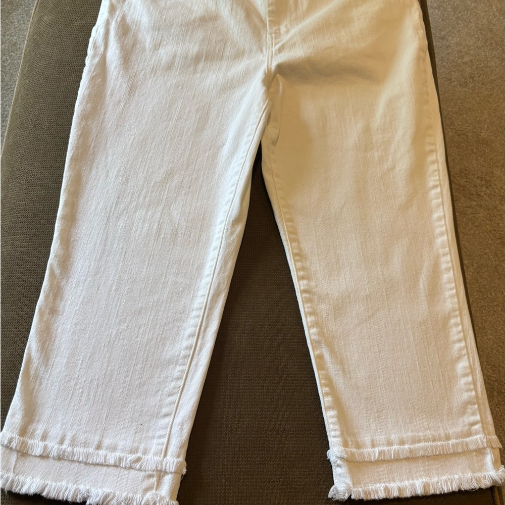 Chico’s Perfect Stretch Girlfriend Slim Leg Capri